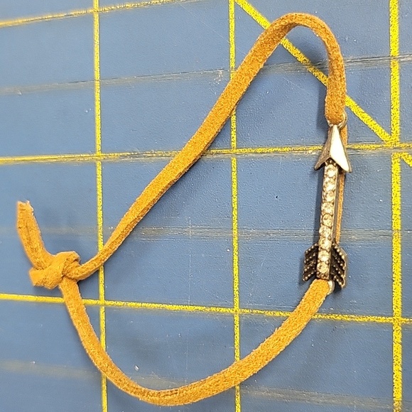 Leather Rhinestone Pewter Arrow 6.25" Bracelet - Picture 1 of 2